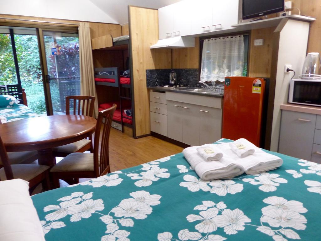 Lake Eacham Tourist Park & Cabins Ngoại thất bức ảnh
