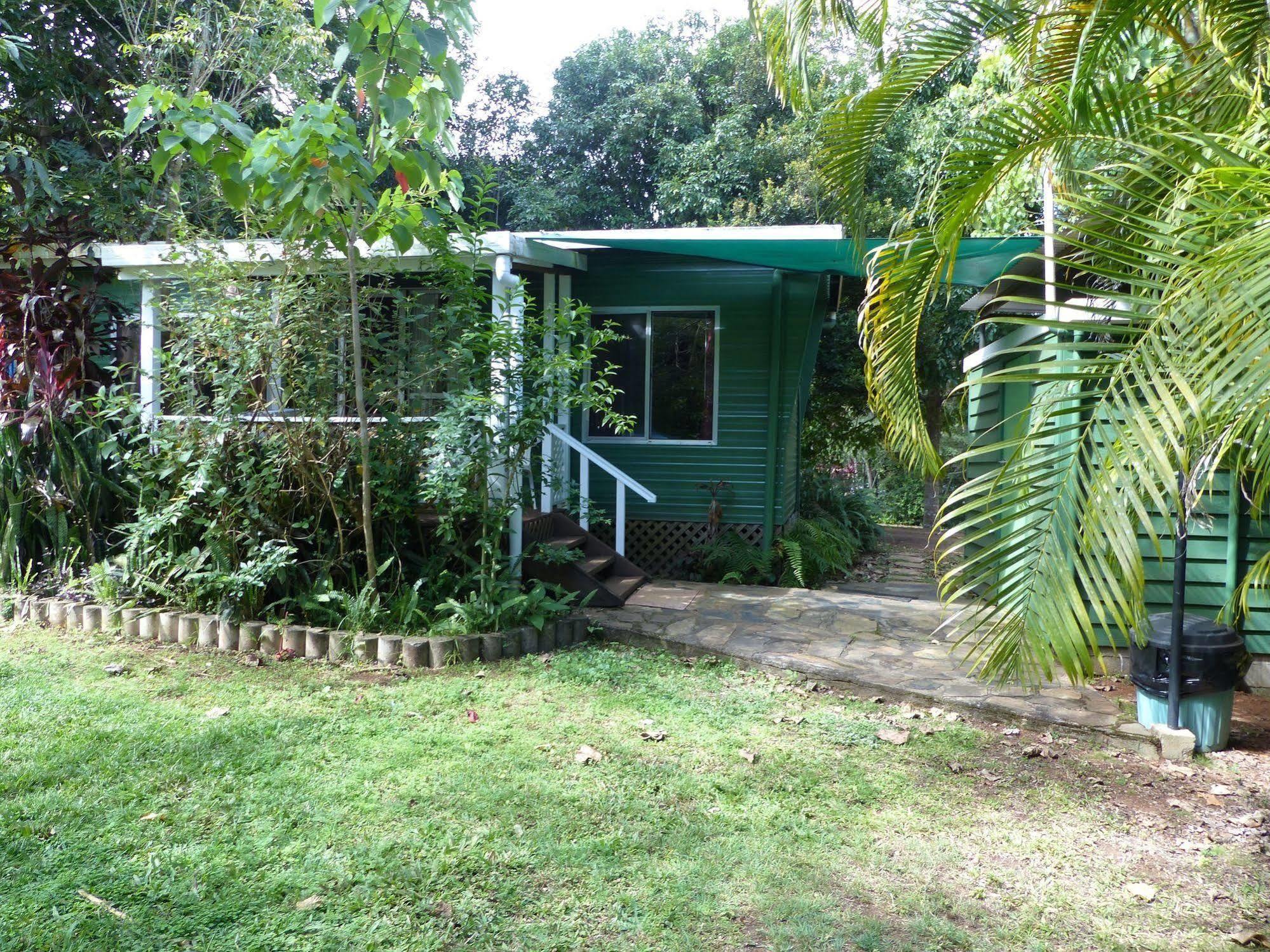 Lake Eacham Tourist Park & Cabins Ngoại thất bức ảnh