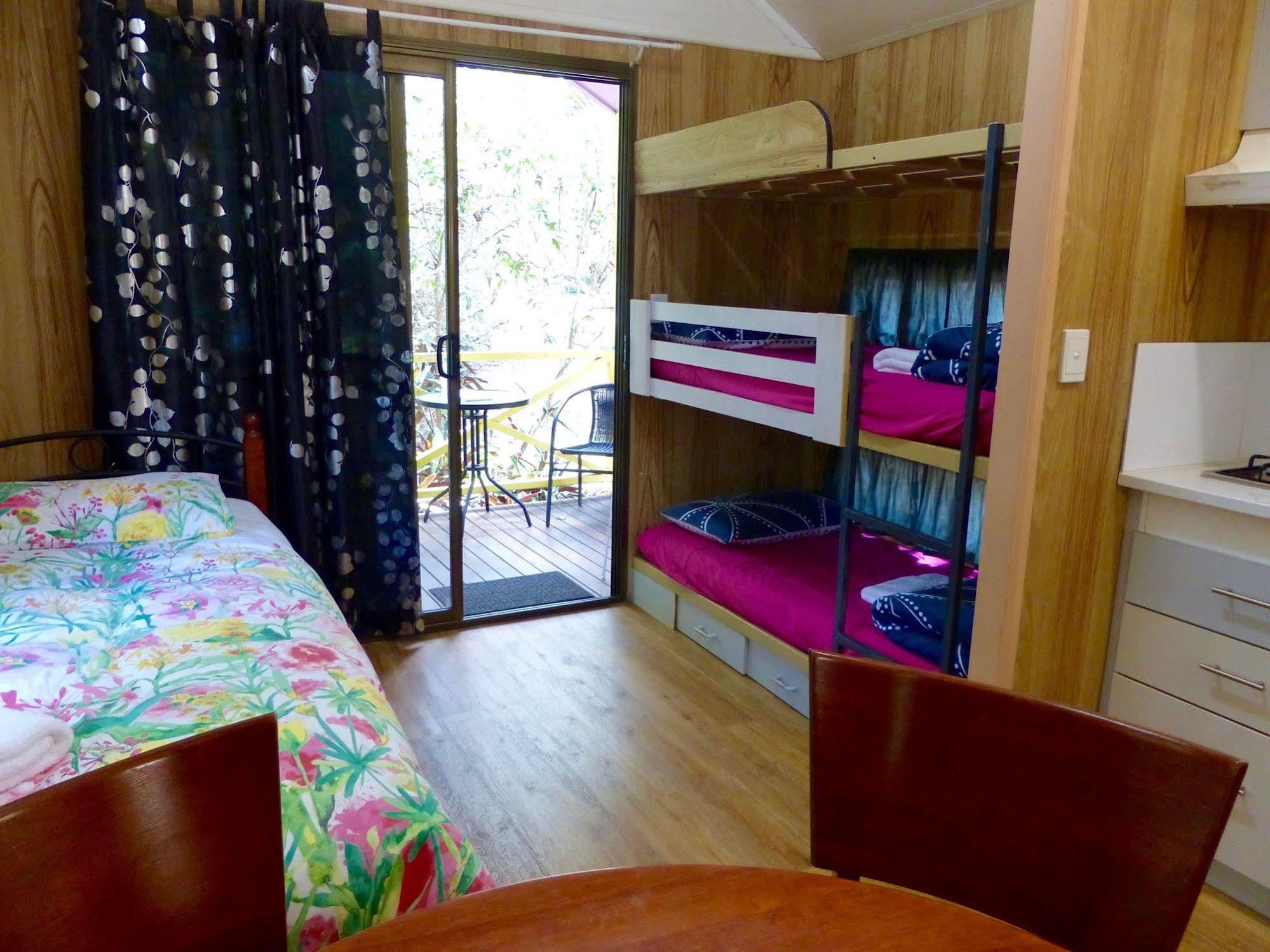 Lake Eacham Tourist Park & Cabins Ngoại thất bức ảnh